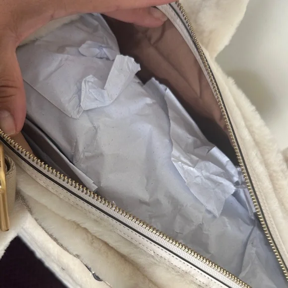 Coach cargo tote π₯ - Picture 7 of 9